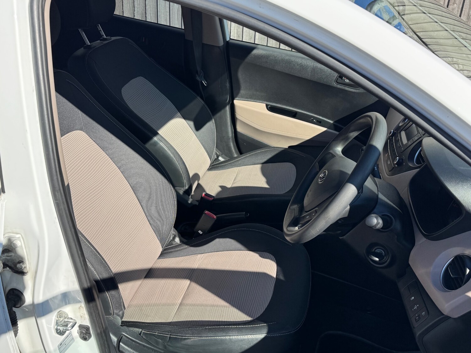 Used Hyundai i10 2014 for sale - 77940940: Photo 7