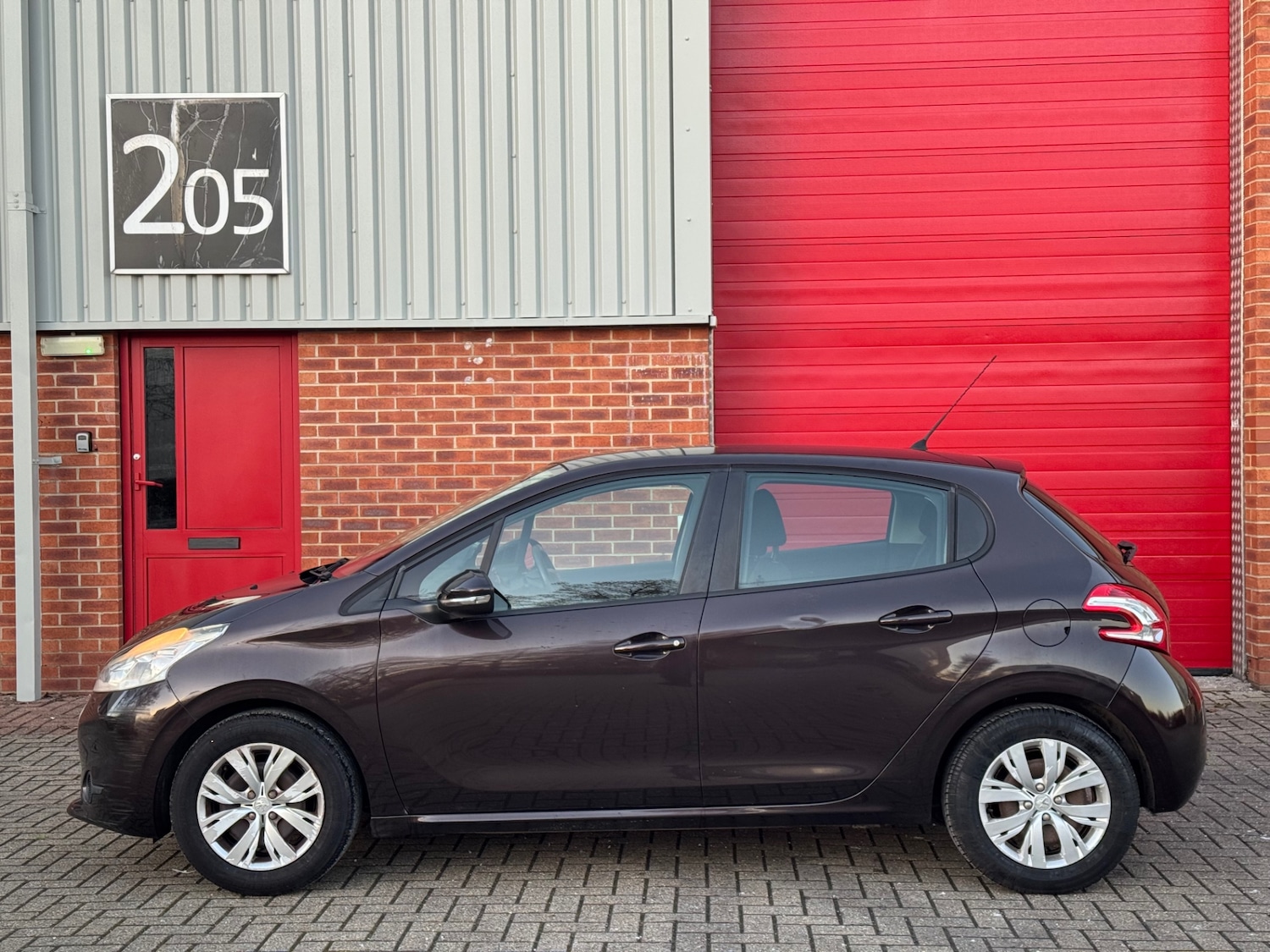 Used Peugeot 208 2013 for sale - 77137228: Photo 15