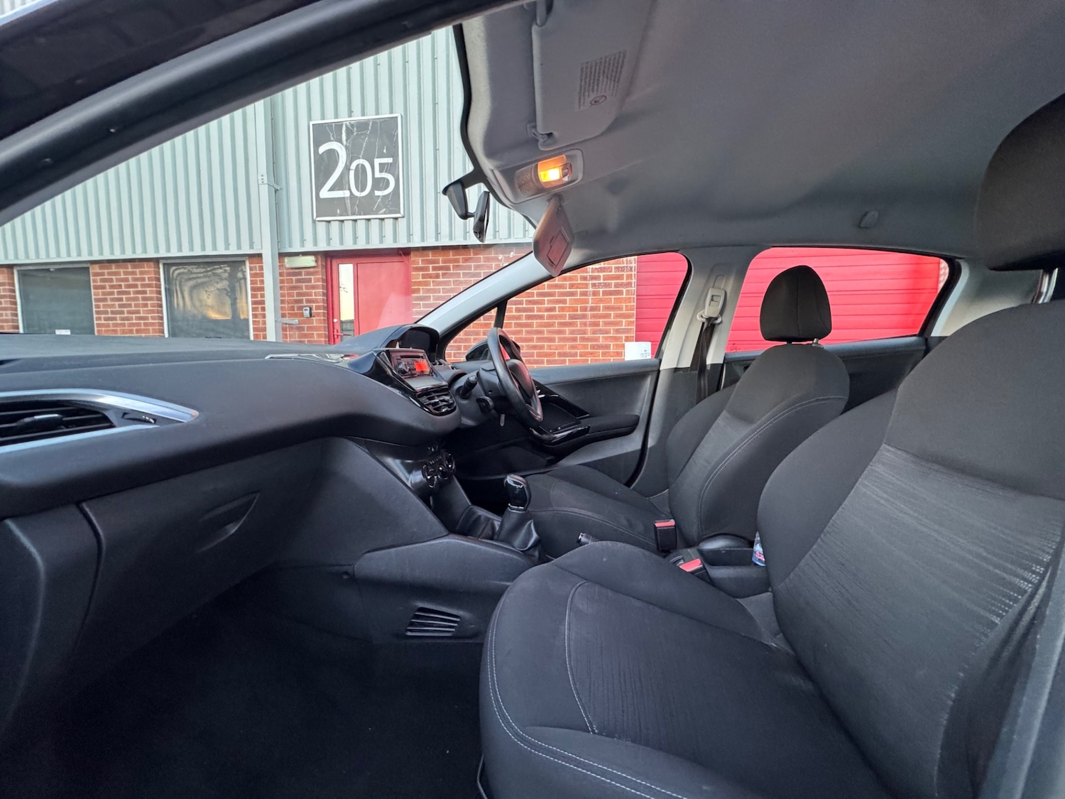 Used Peugeot 208 2013 for sale - 77137228: Photo 17