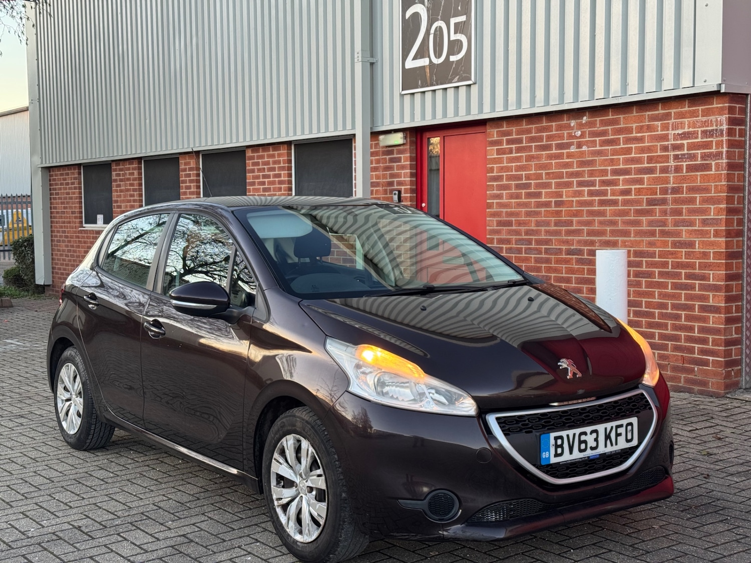 Used Peugeot 208 2013 for sale - 77137228: Photo 2