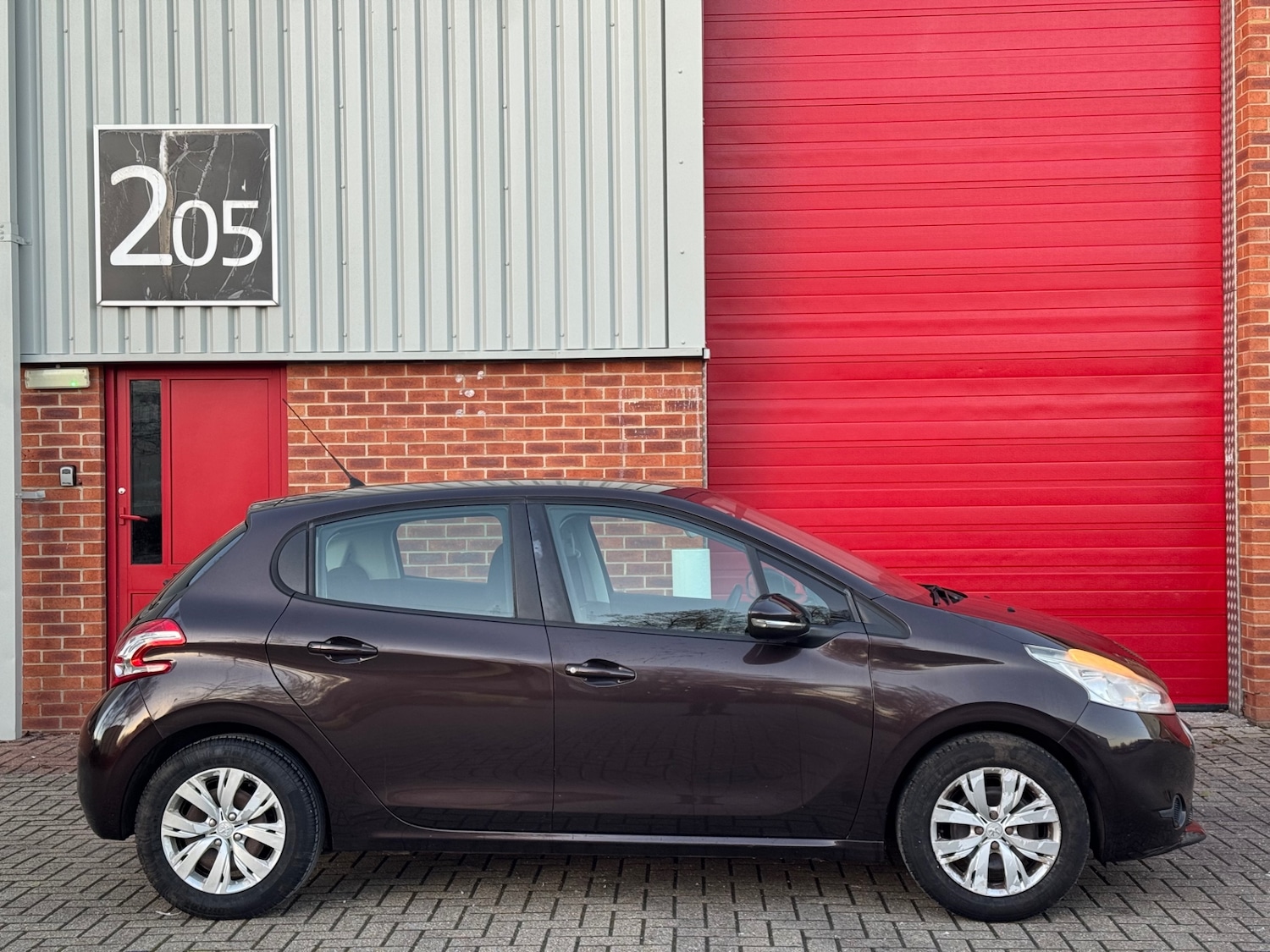 Used Peugeot 208 2013 for sale - 77137228: Photo 3