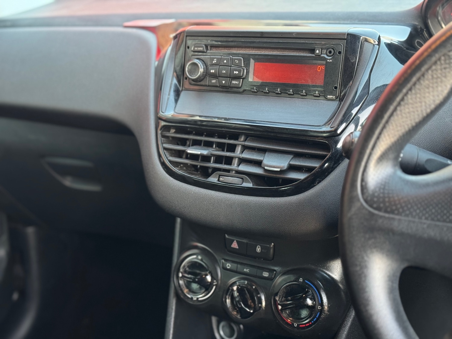 Used Peugeot 208 2013 for sale - 77137228: Photo 7