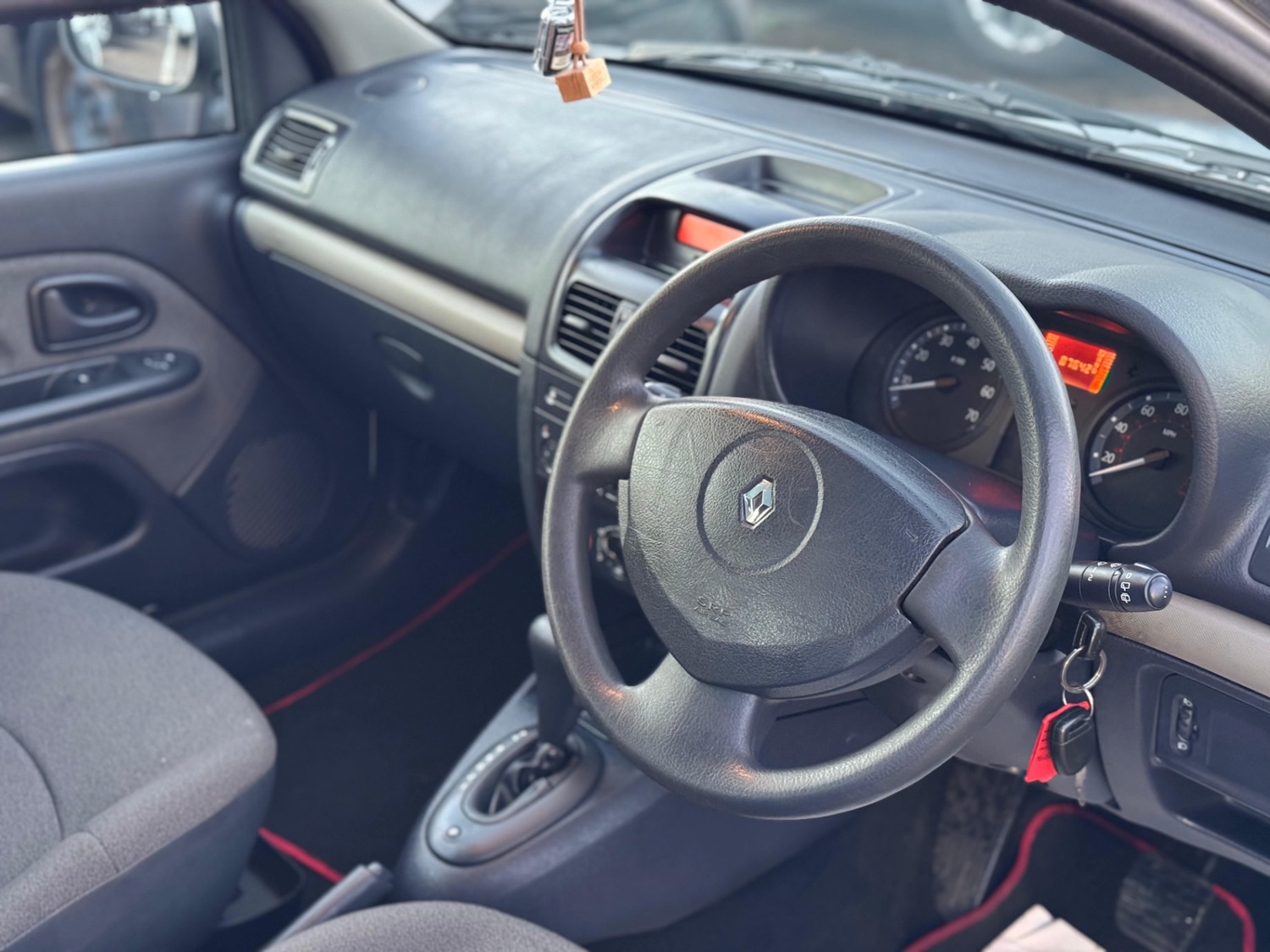 Used Renault Clio 2005 for sale - 76909034: Photo 18