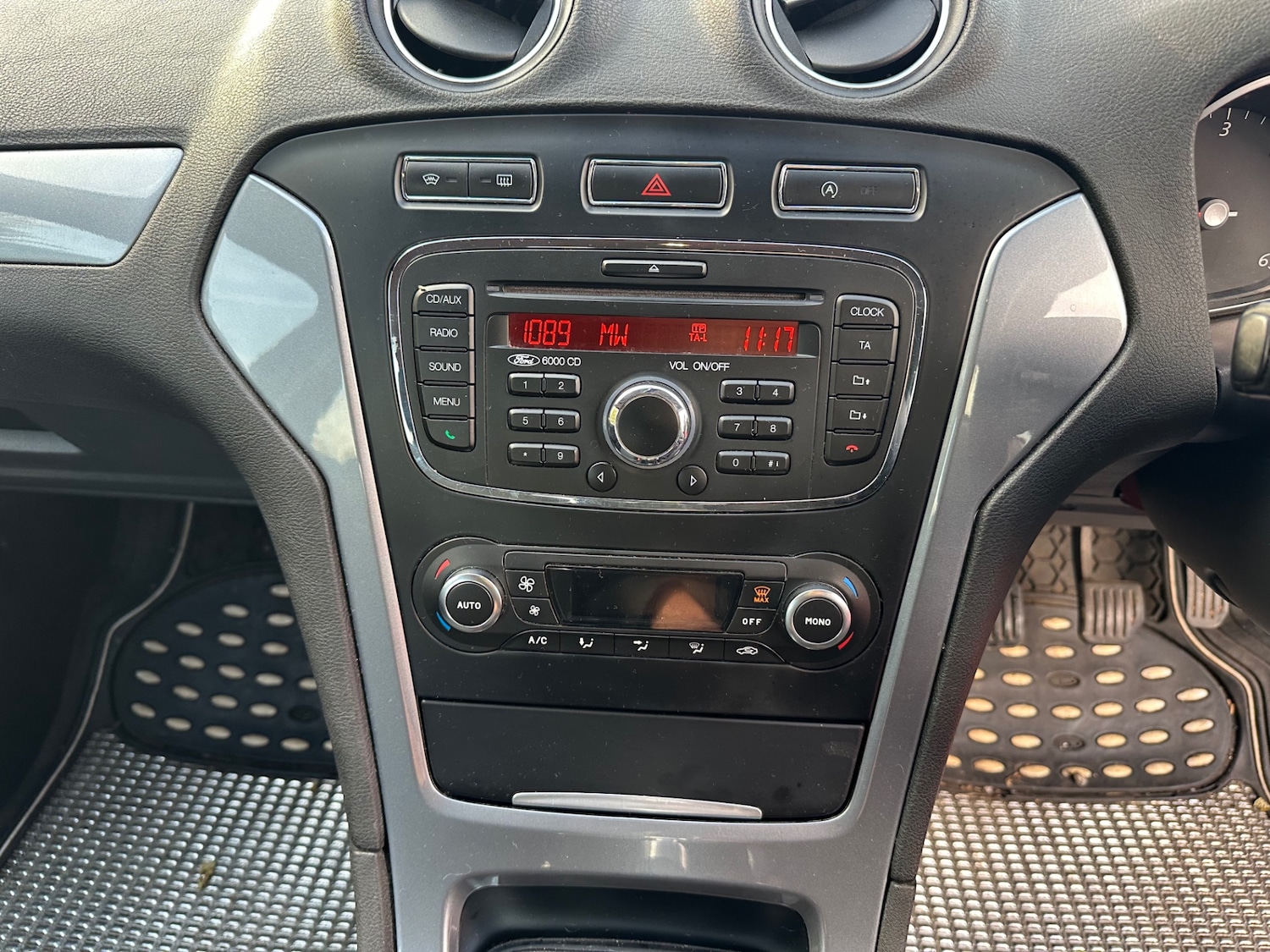 Used Ford Mondeo 2012 for sale - 76403312: Photo 24