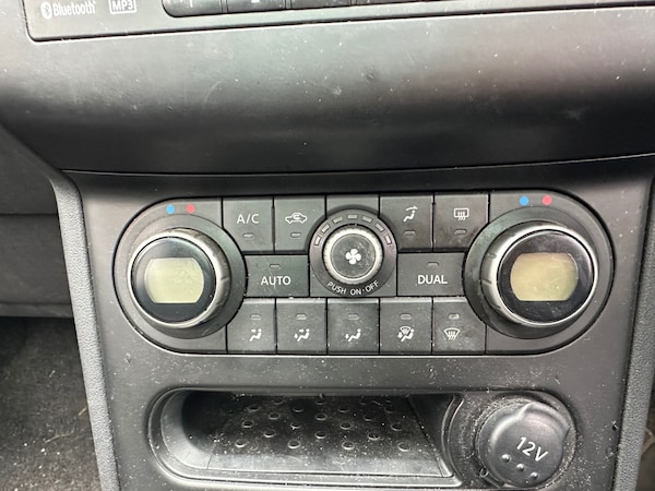 Used Nissan Qashqai 2011 for sale - 76299517: Photo 35