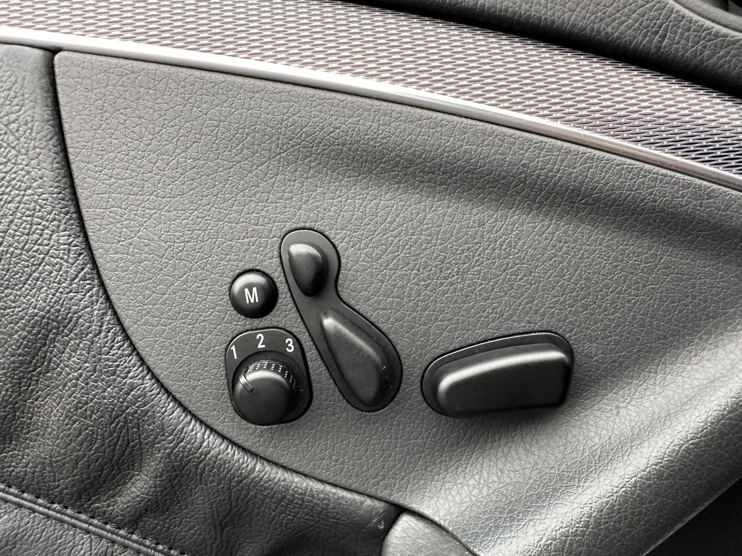 Used Mercedes-Benz CLK 2005 for sale - 76891935: Photo 15