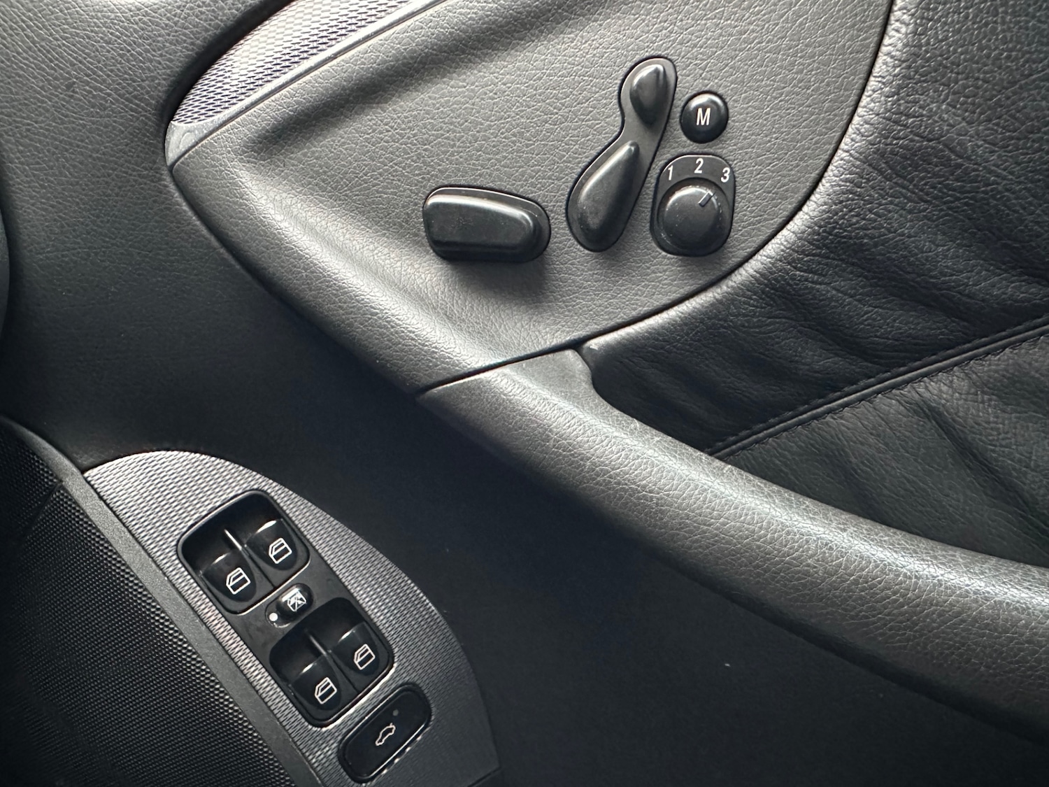 Used Mercedes-Benz CLK 2005 for sale - 76891935: Photo 19