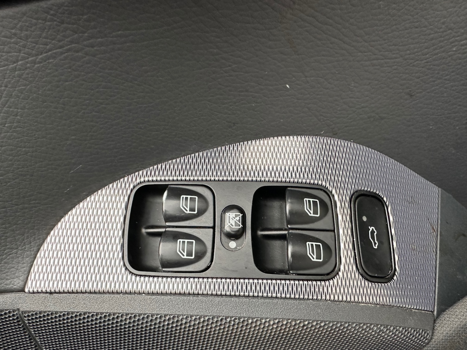 Used Mercedes-Benz CLK 2005 for sale - 76891935: Photo 23