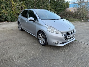 Used Peugeot 208 2015 for sale - 76823840: Photo