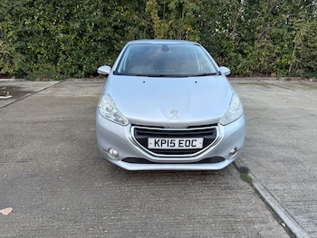 Used Peugeot 208 2015 for sale - 76823840: Photo