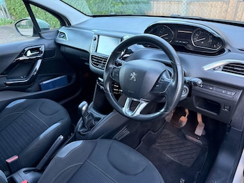 Used Peugeot 208 2015 for sale - 76823840: Photo