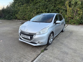 Used Peugeot 208 2015 for sale - 76823840: Photo