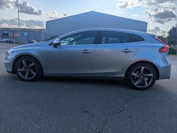 Used Volvo V40 2015 for sale - 75493443: Photo