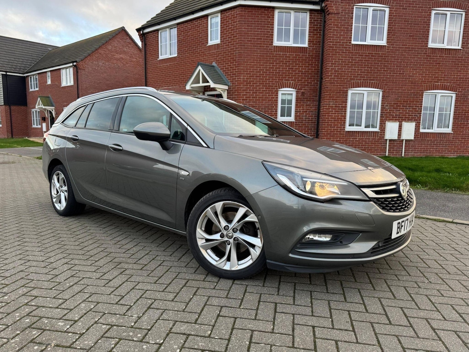 Used Vauxhall Astra 2017 for sale - 76913558: Photo 1