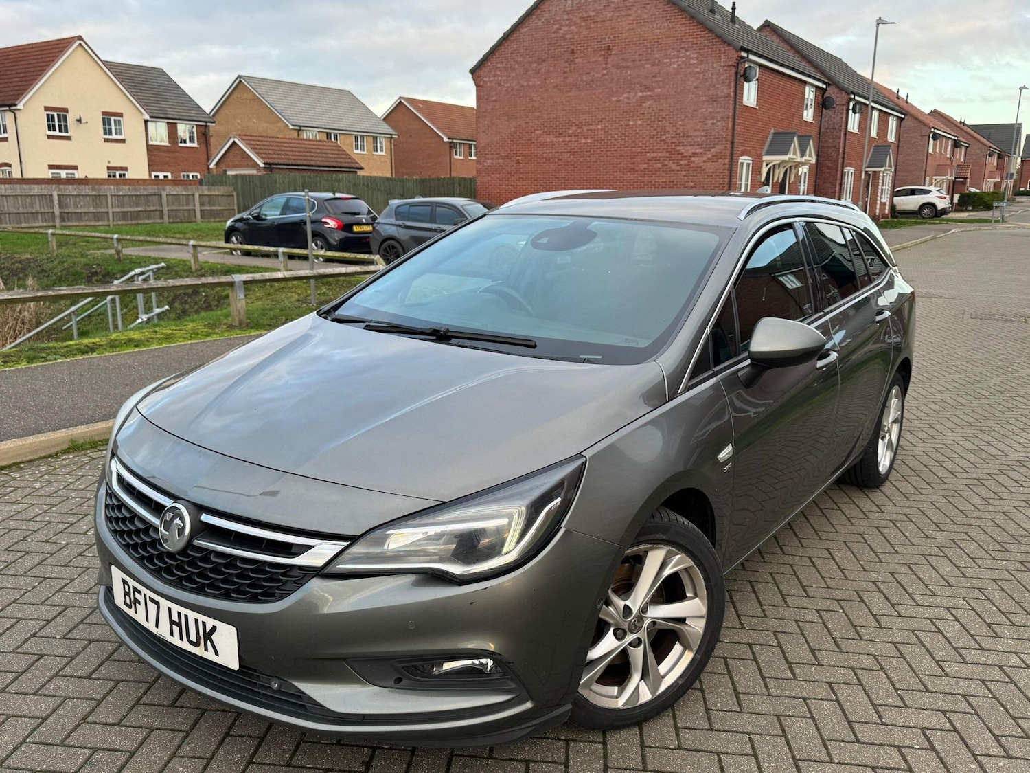 Used Vauxhall Astra 2017 for sale - 76913558: Photo 2