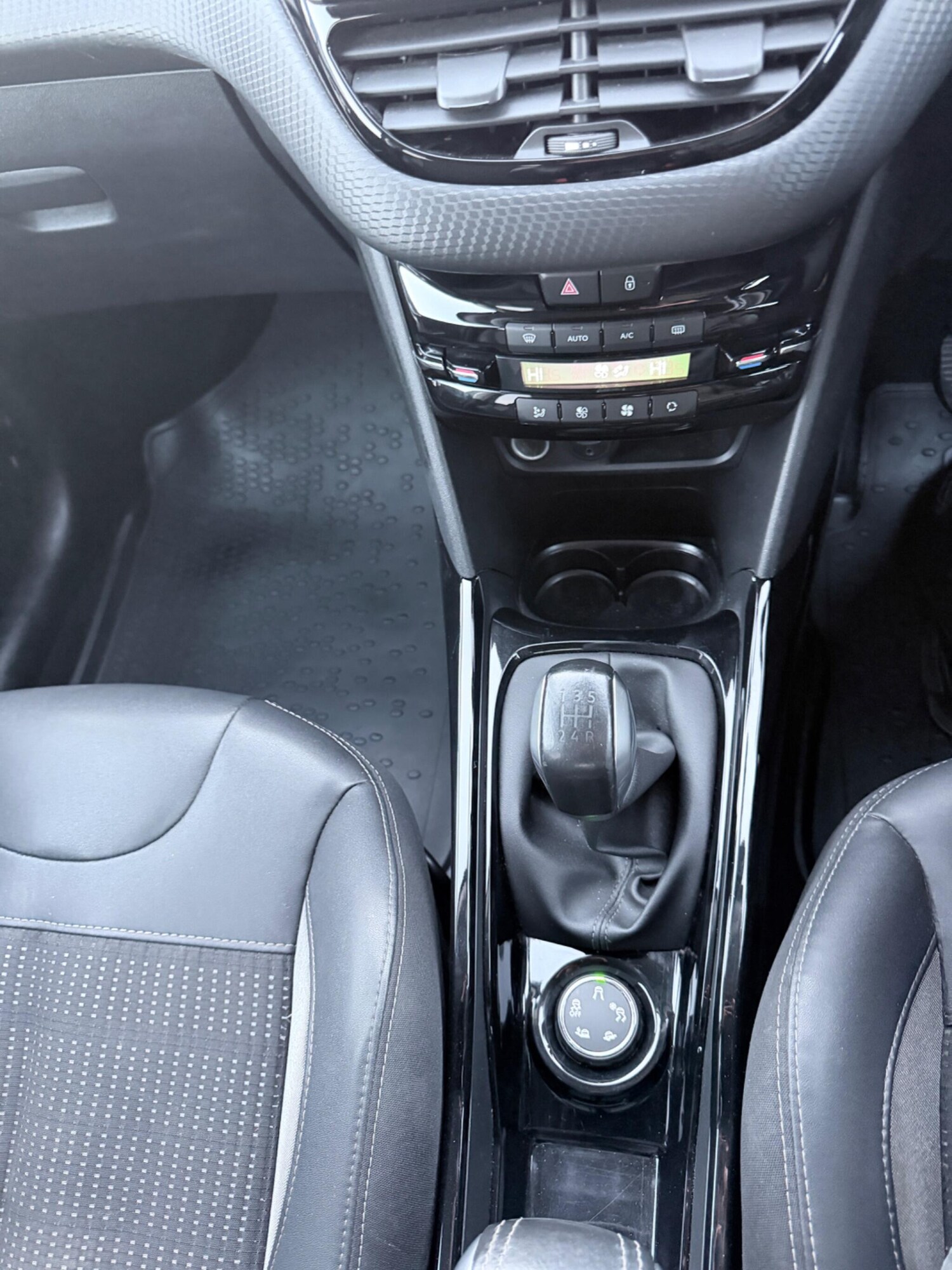 Used Peugeot 2008 2017 for sale - 77637862: Photo 16