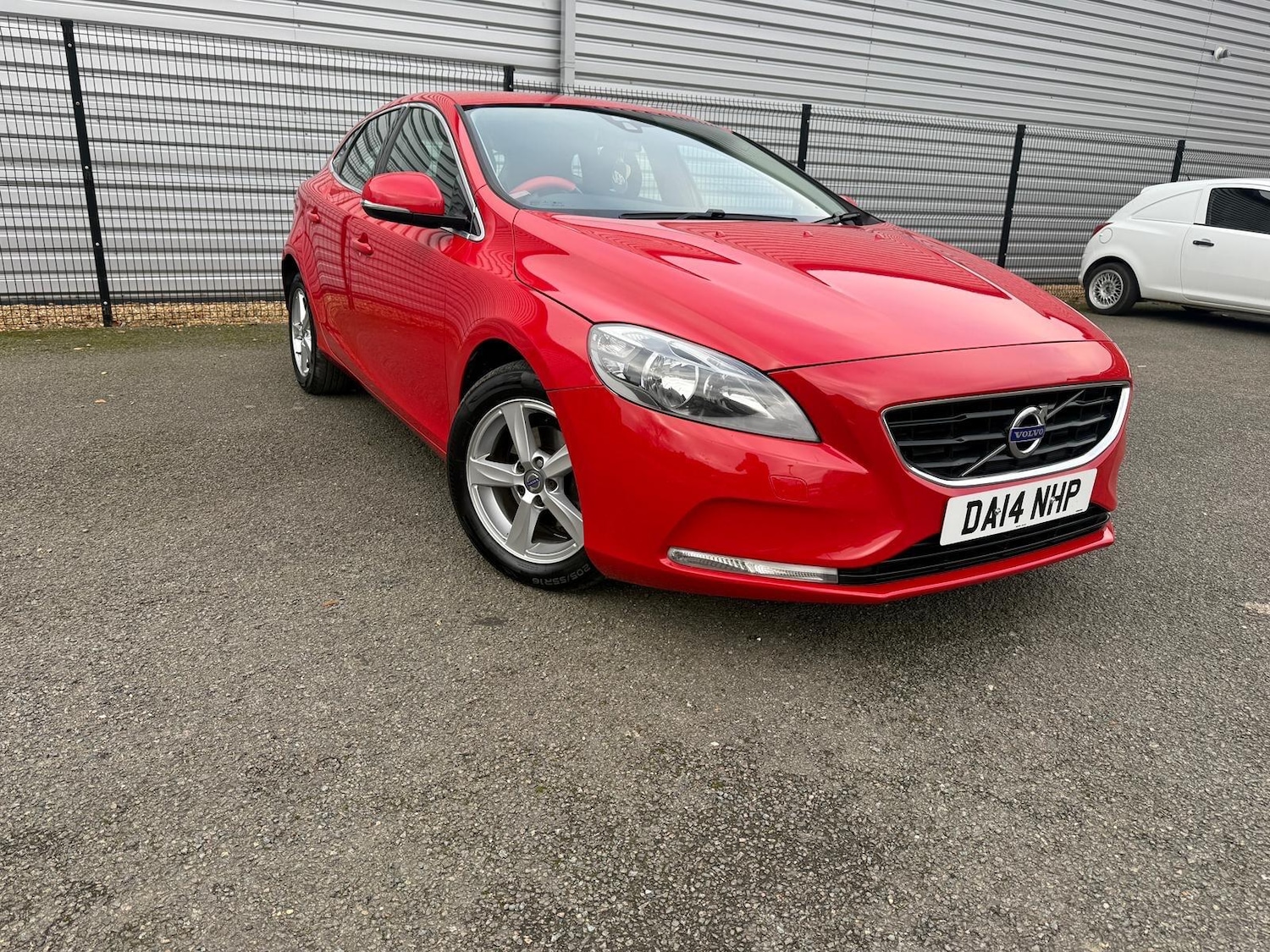 Used Volvo V40 2014 for sale - 76644627: Photo 13
