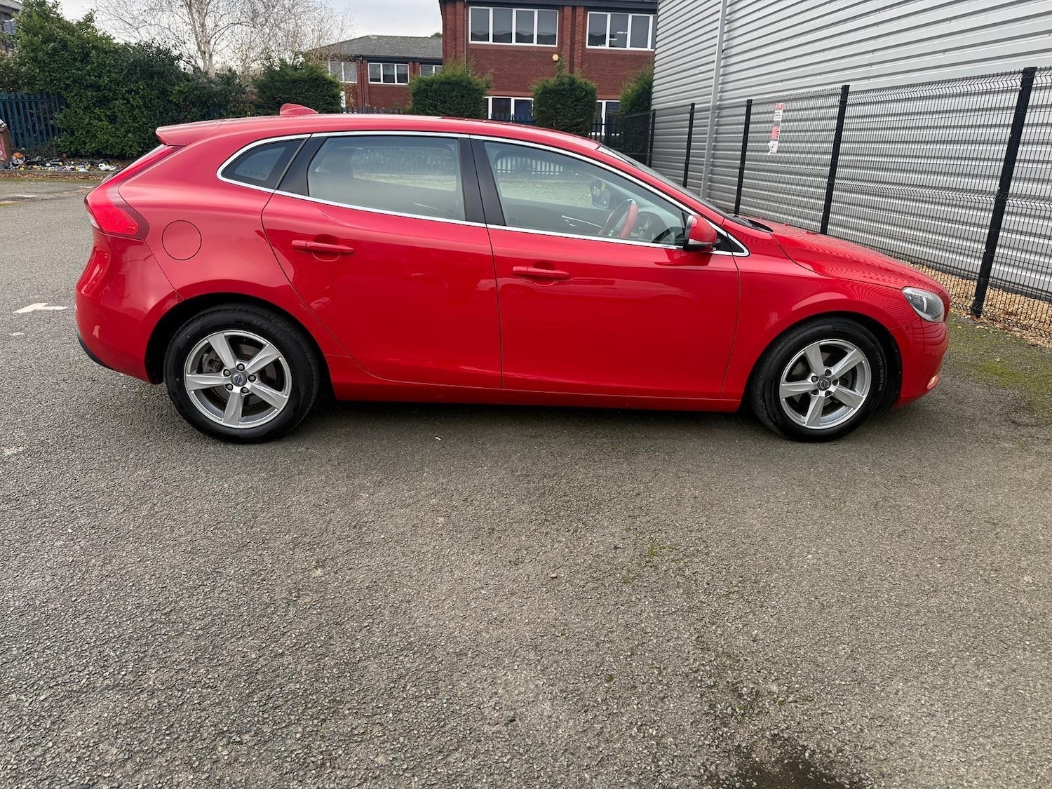 Used Volvo V40 2014 for sale - 76644627: Photo 3