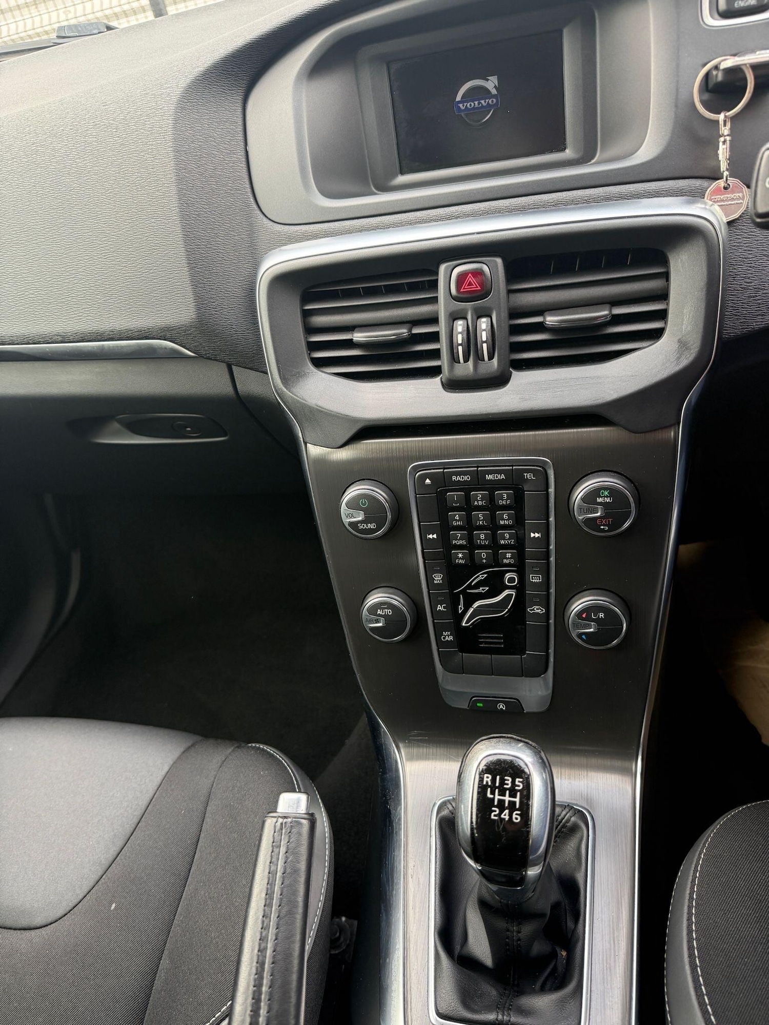 Used Volvo V40 2014 for sale - 76644627: Photo 6