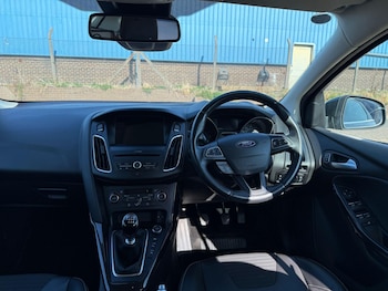 Used Ford Focus 2017 for sale - 75563035: Photo
