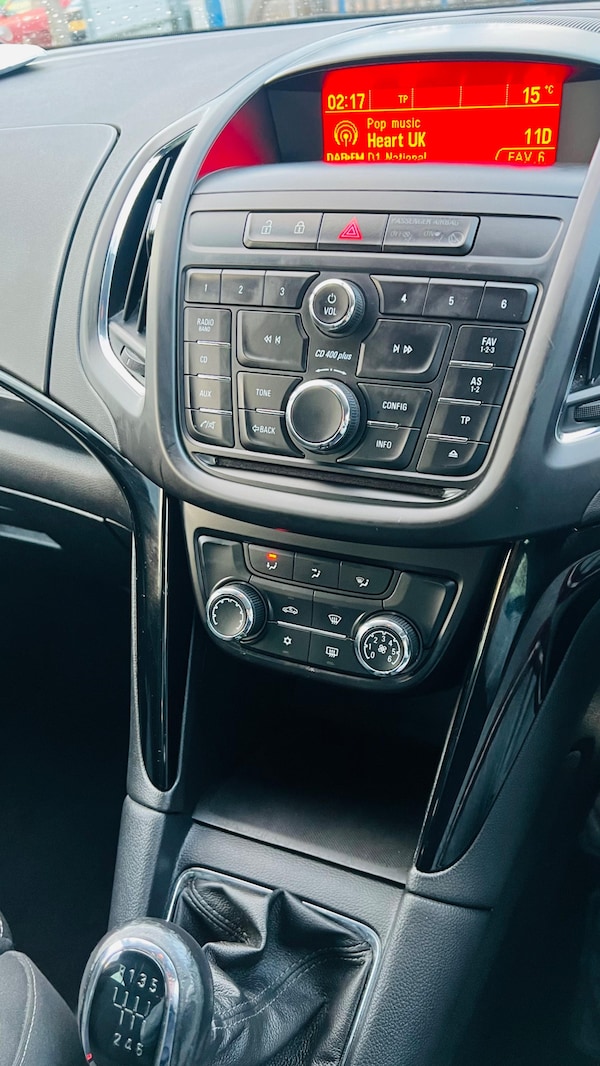 Used Vauxhall Zafira Tourer 2015 for sale - 74409825: Photo 3