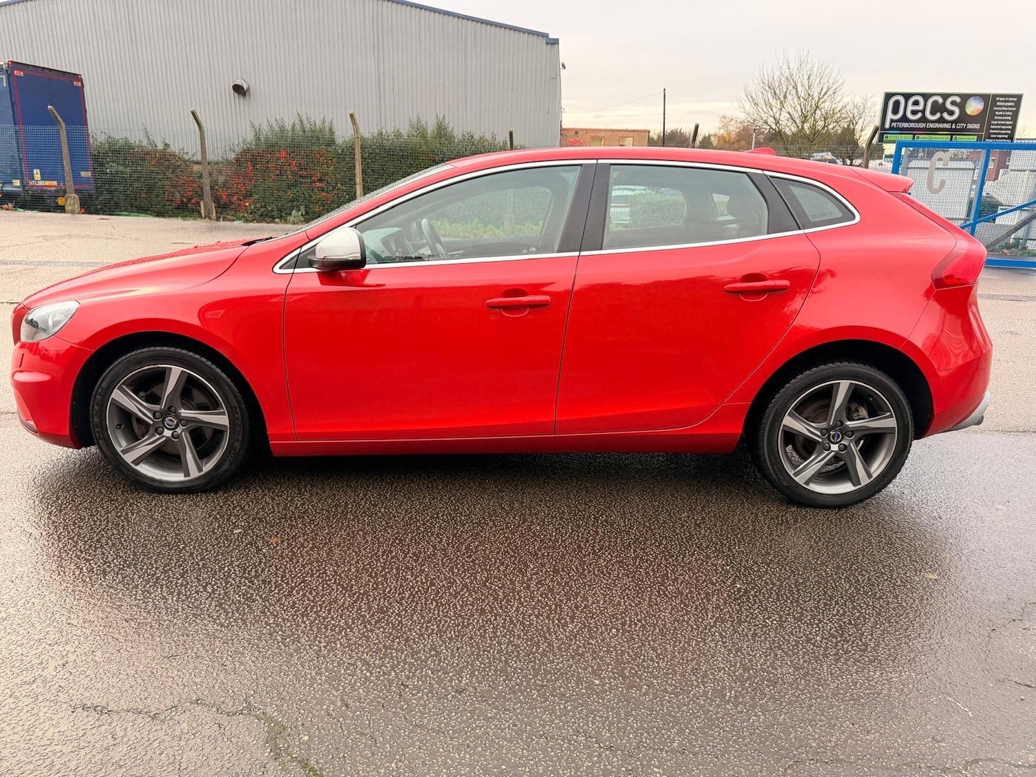 Used Volvo V40 2015 for sale - 76855764: Photo 6