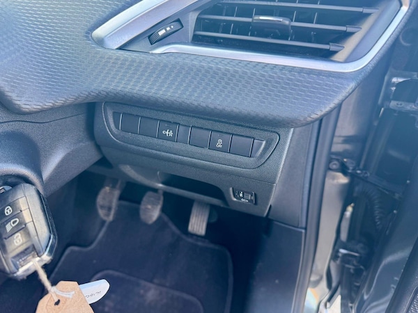 Used Peugeot 208 2016 for sale - 74750992: Photo 19