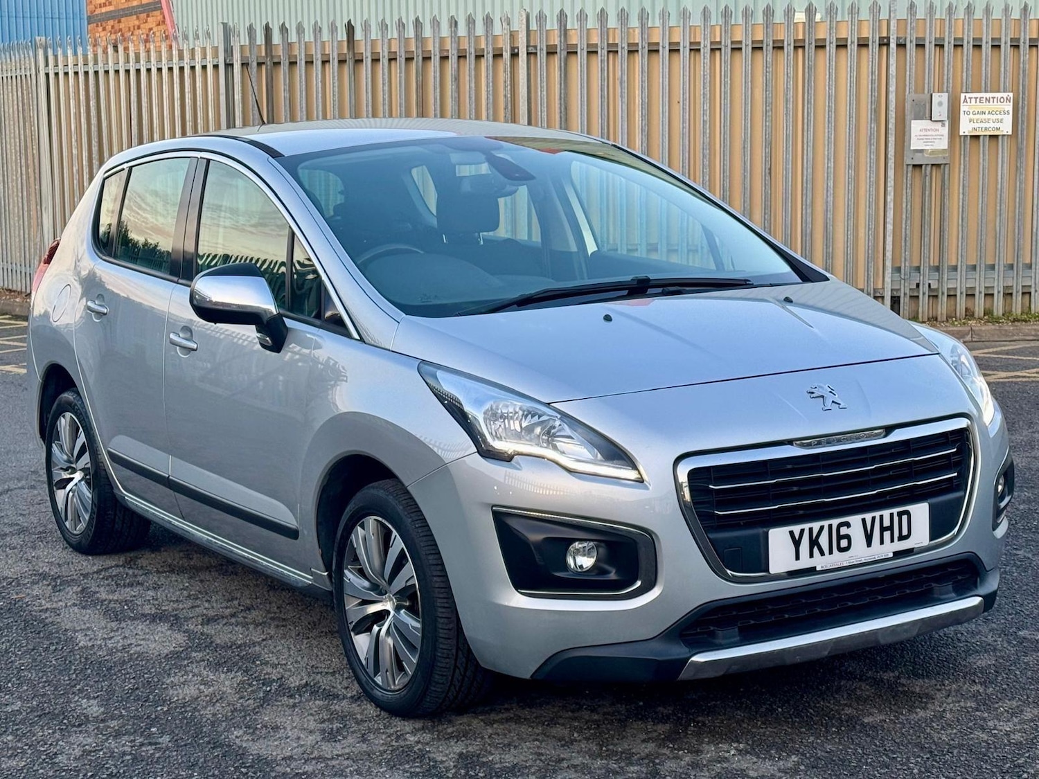 Used Peugeot 3008 2016 for sale - 76689591: Photo 10
