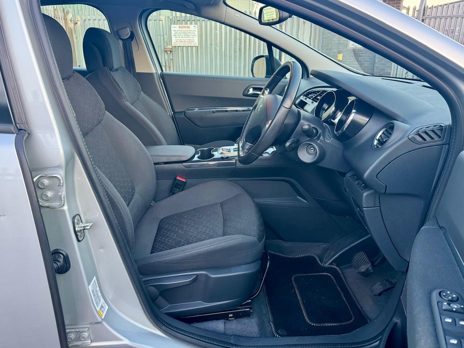 Used Peugeot 3008 2016 for sale - 76689591: Photo 12