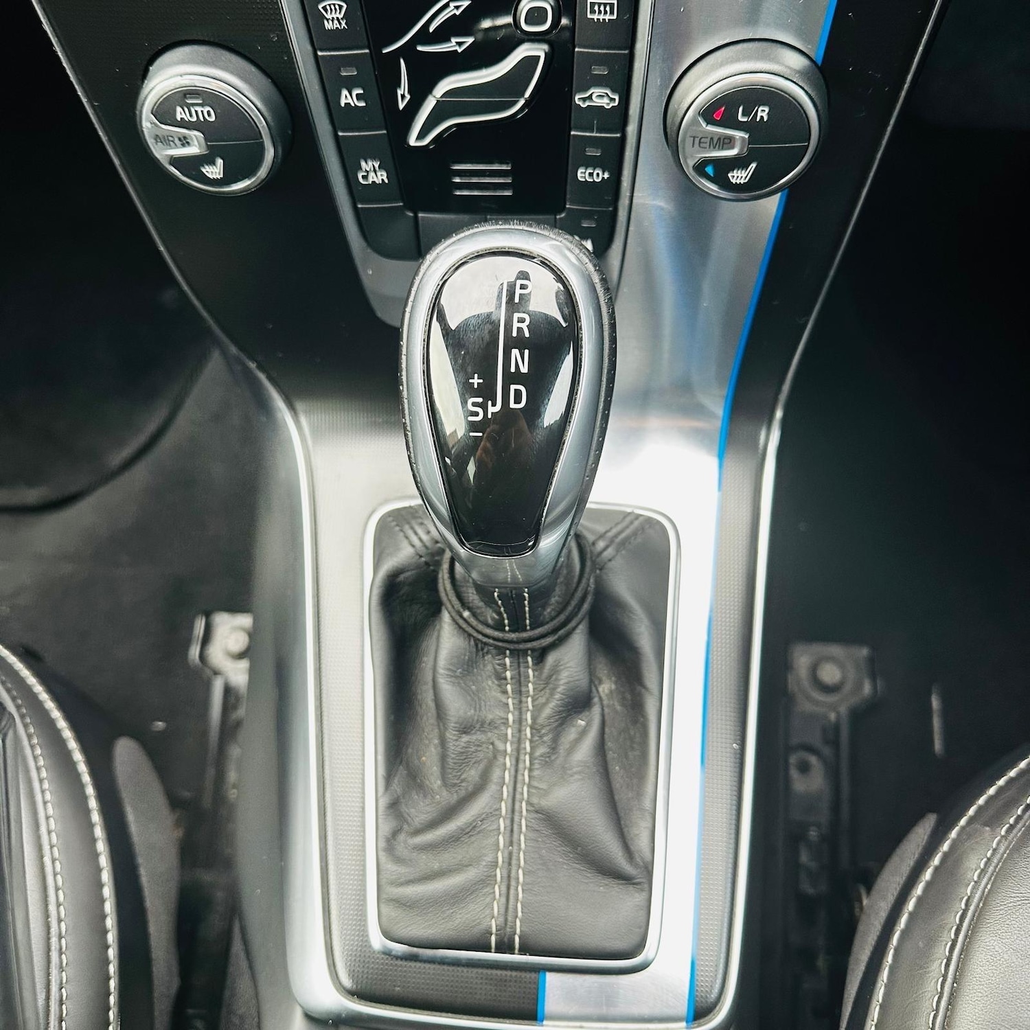 Used Volvo V40 2015 for sale - 76424897: Photo 11