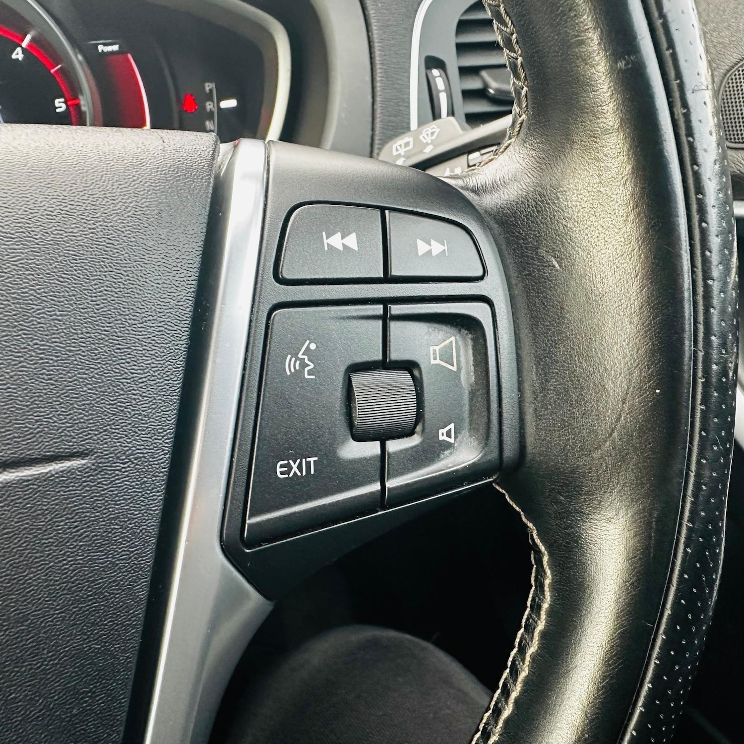 Used Volvo V40 2015 for sale - 76424897: Photo 15