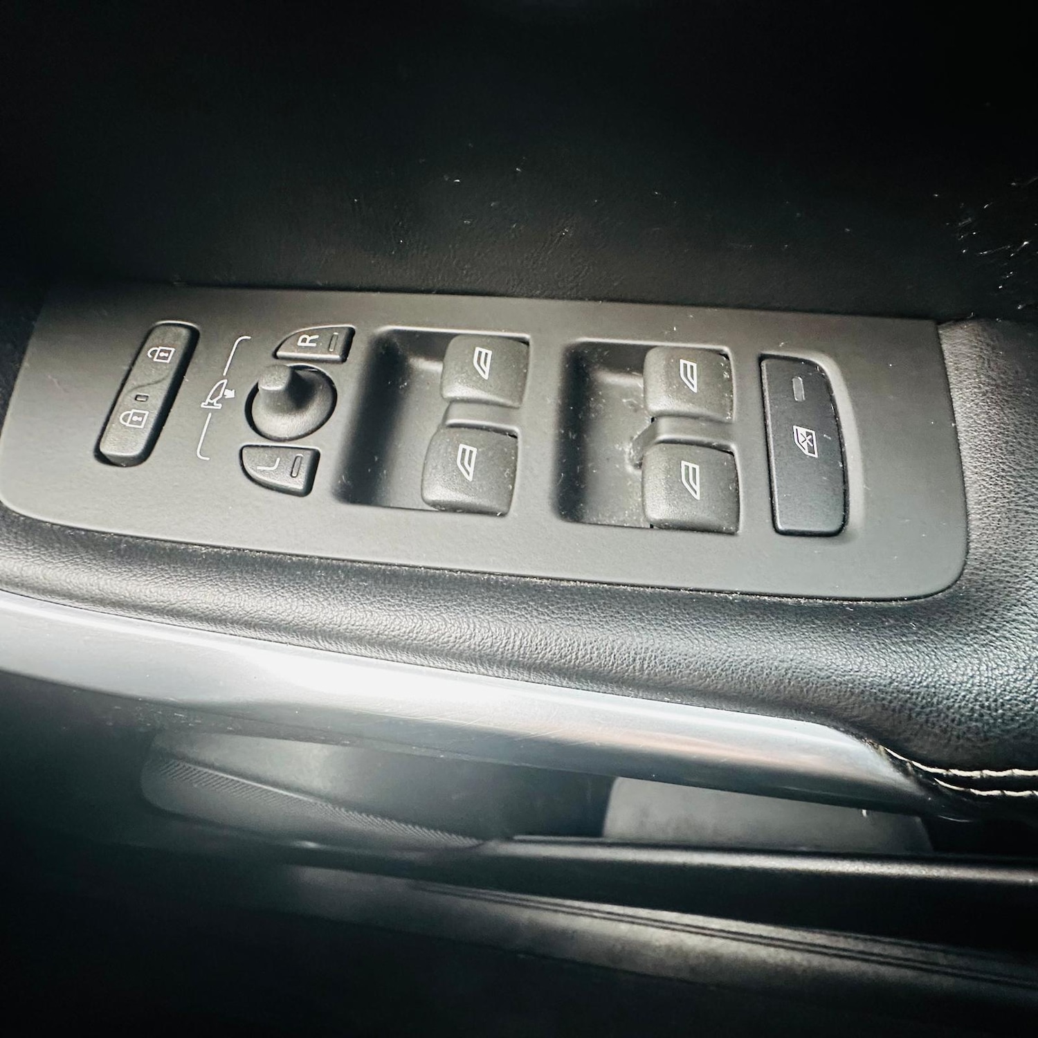 Used Volvo V40 2015 for sale - 76424897: Photo 18