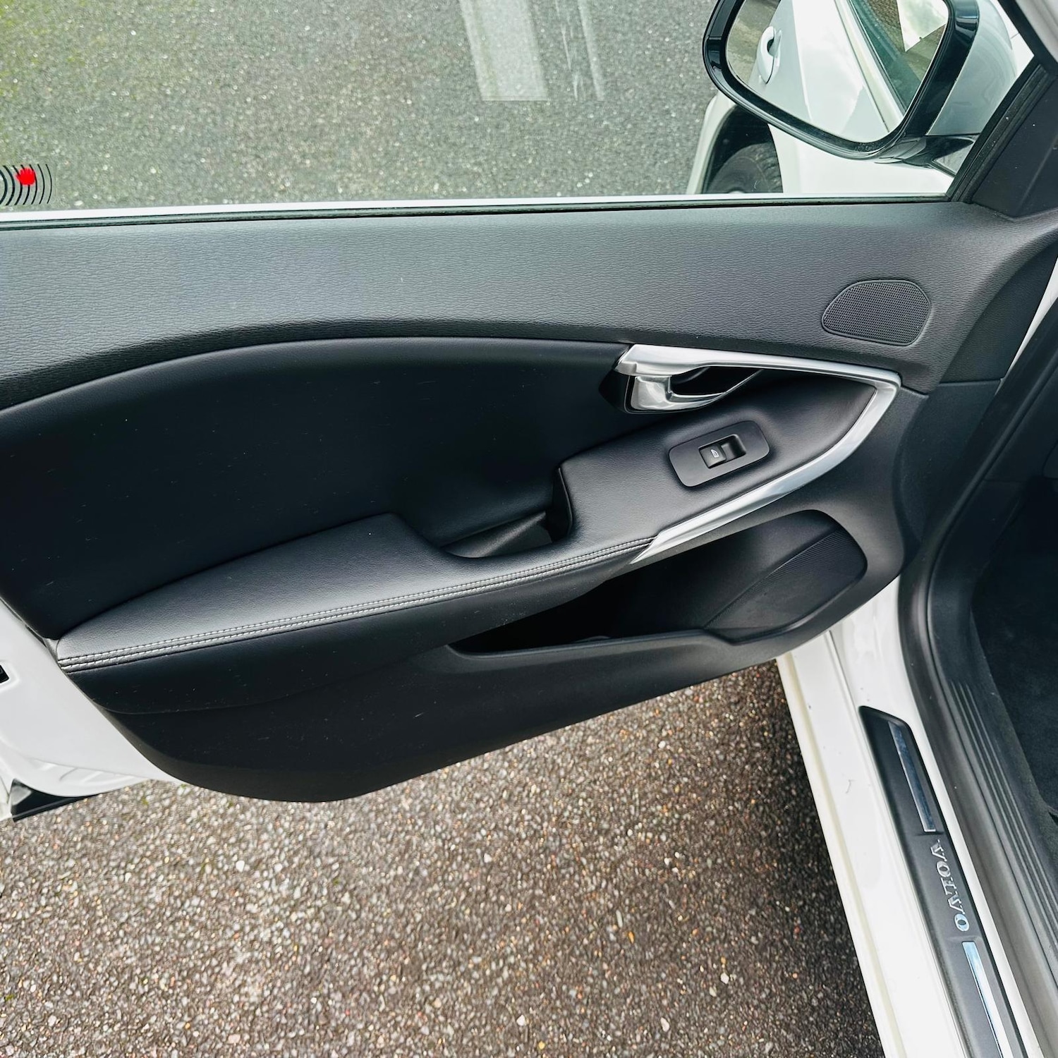 Used Volvo V40 2015 for sale - 76424897: Photo 21