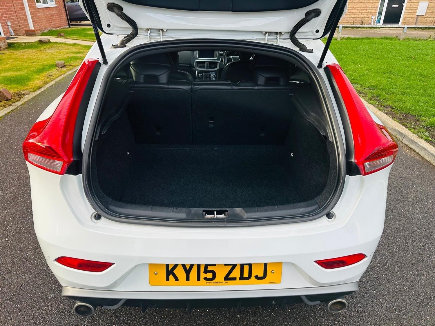 Used Volvo V40 2015 for sale - 76424897: Photo 26