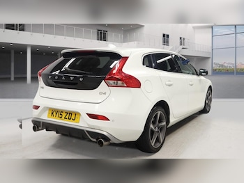 Used Volvo V40 2015 for sale - 76424897: Photo