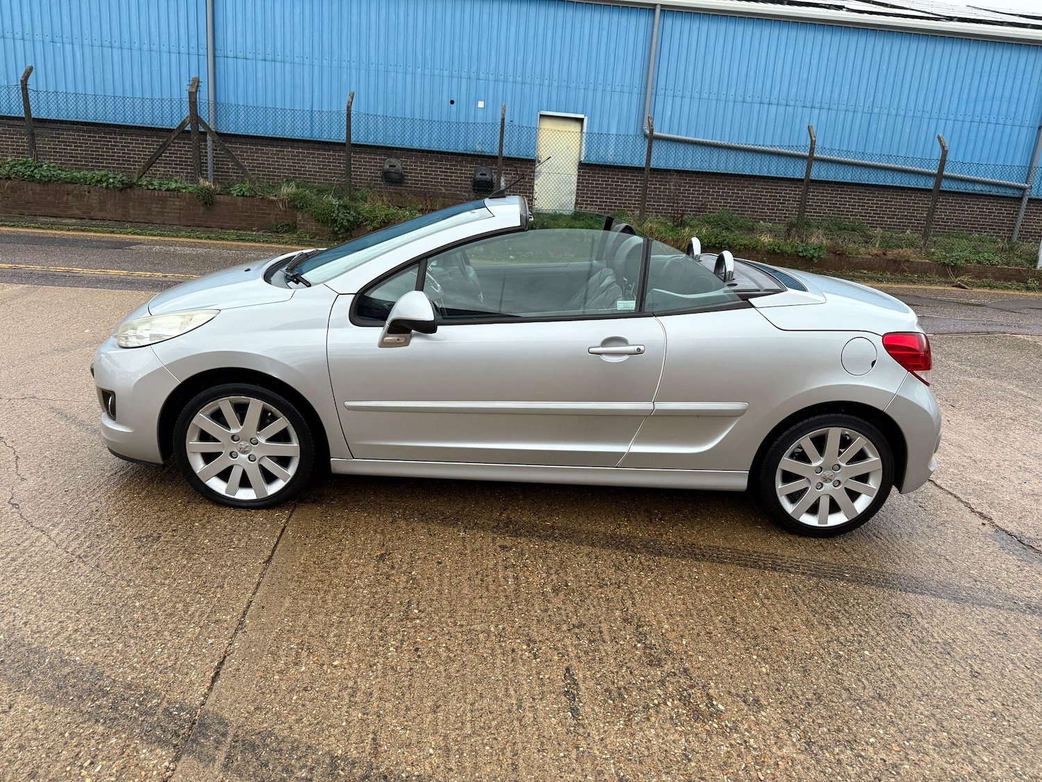 Used Peugeot 207 2010 for sale - 77066428: Photo 11