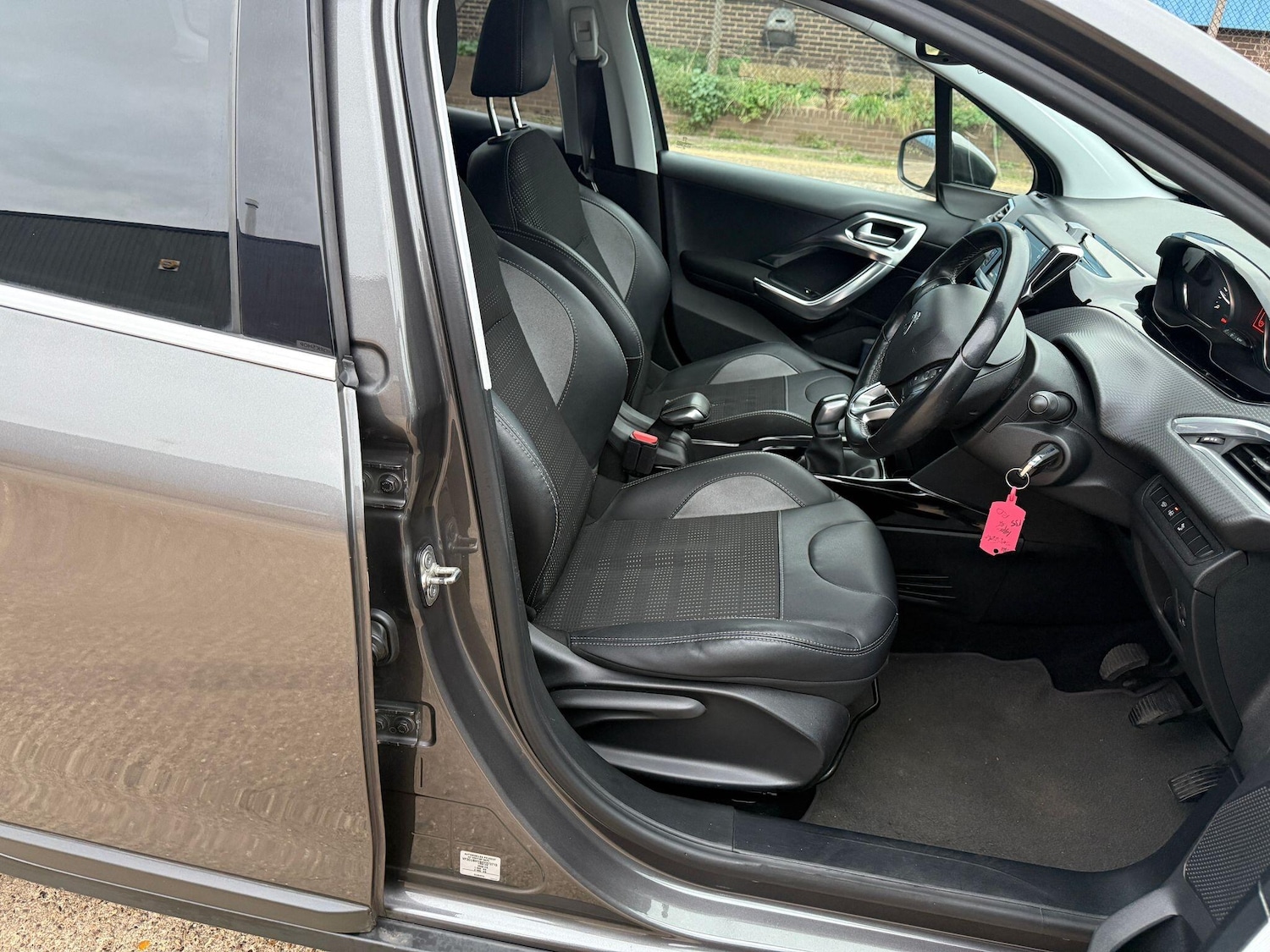 Used Peugeot 2008 2017 for sale - 76094140: Photo 10