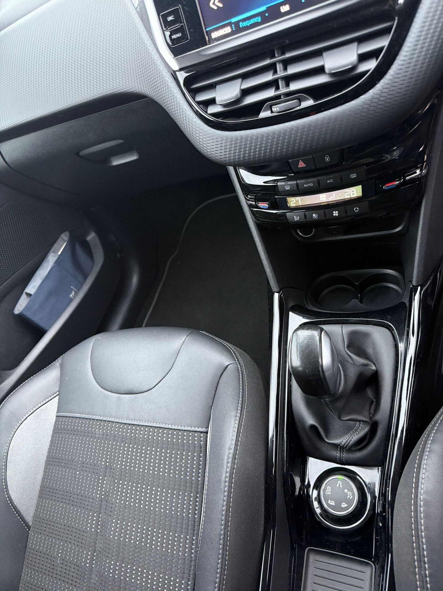 Used Peugeot 2008 2017 for sale - 76094140: Photo 14