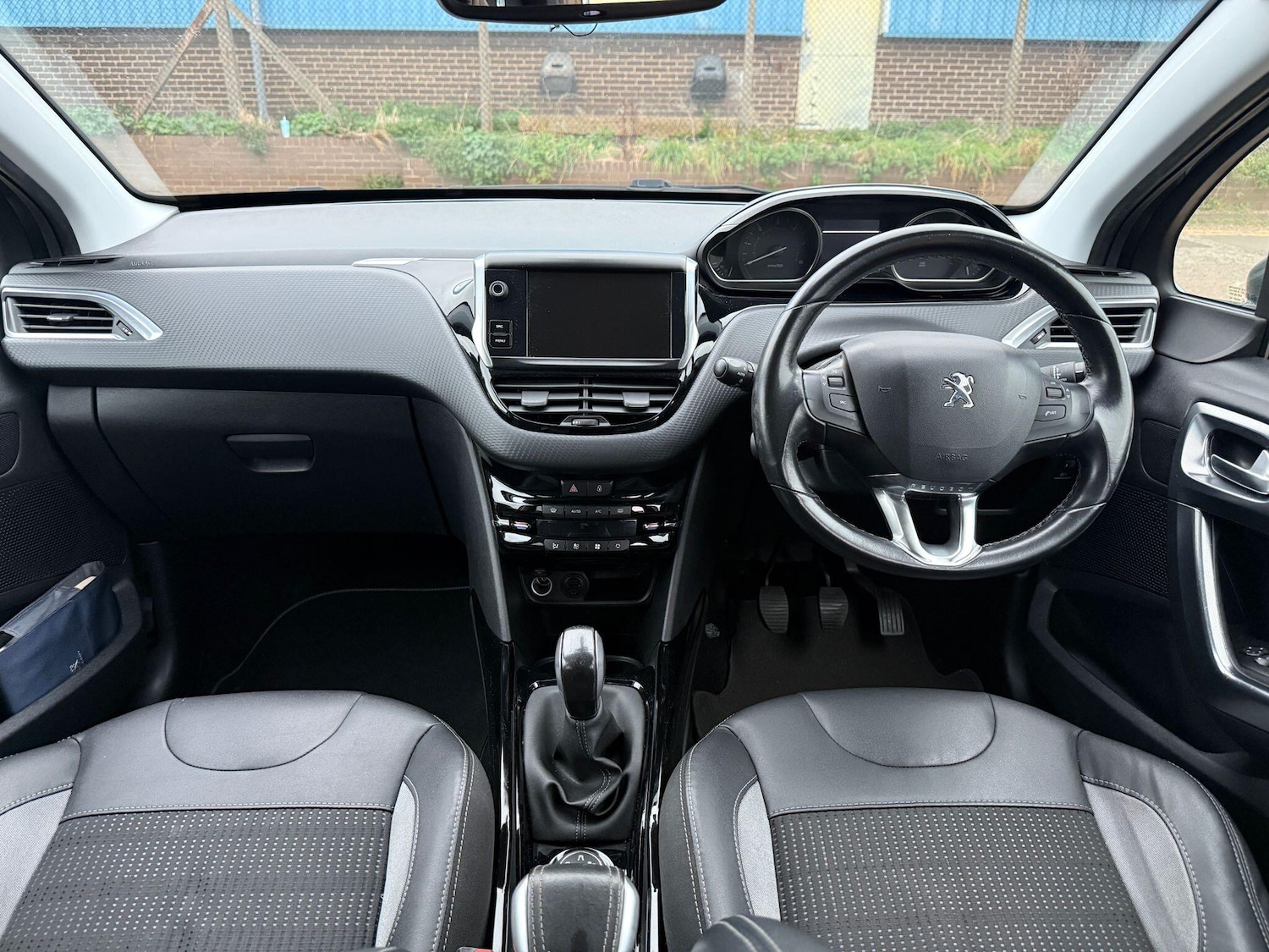 Used Peugeot 2008 2017 for sale - 76094140: Photo 18