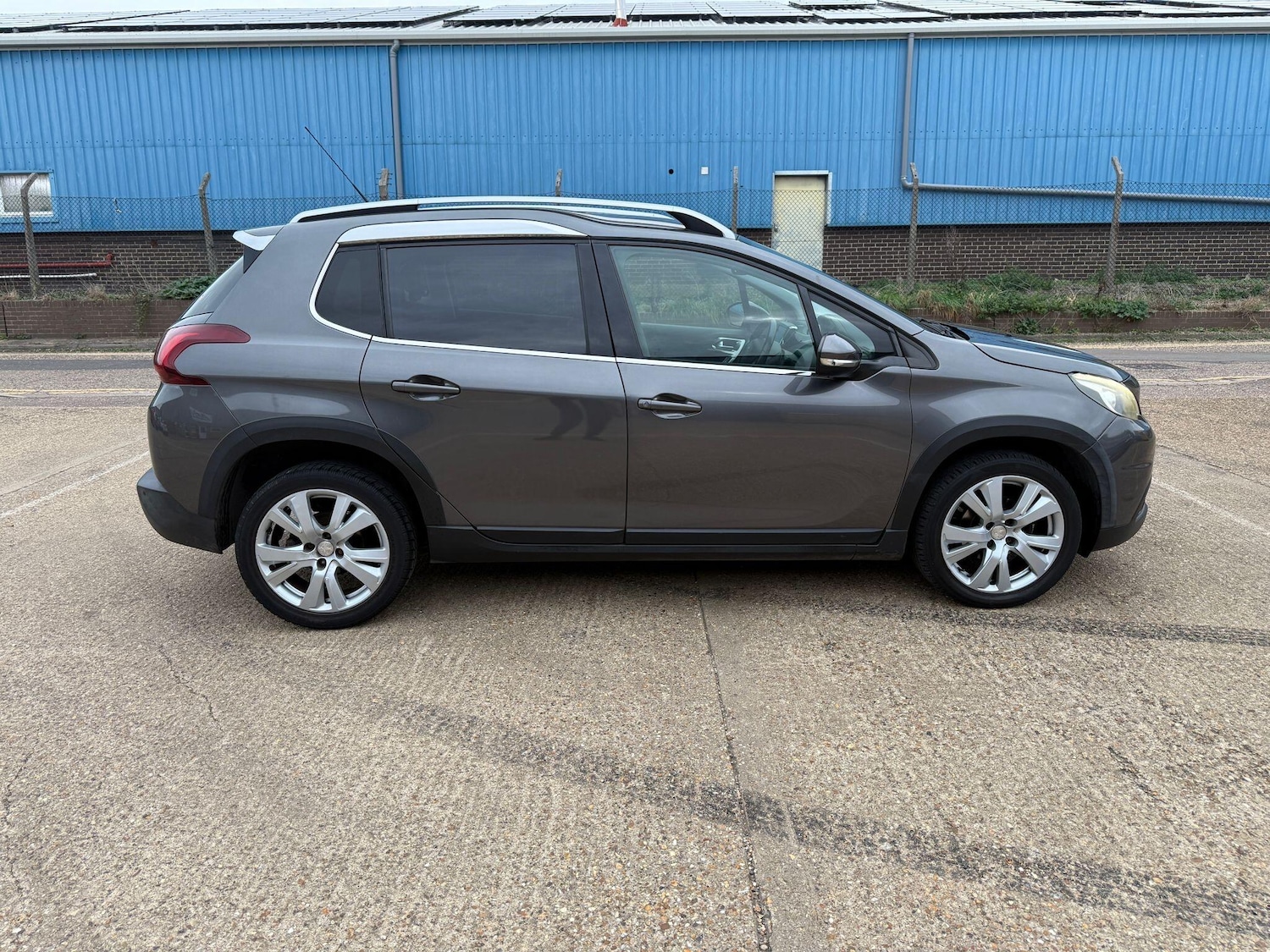 Used Peugeot 2008 2017 for sale - 76094140: Photo 4