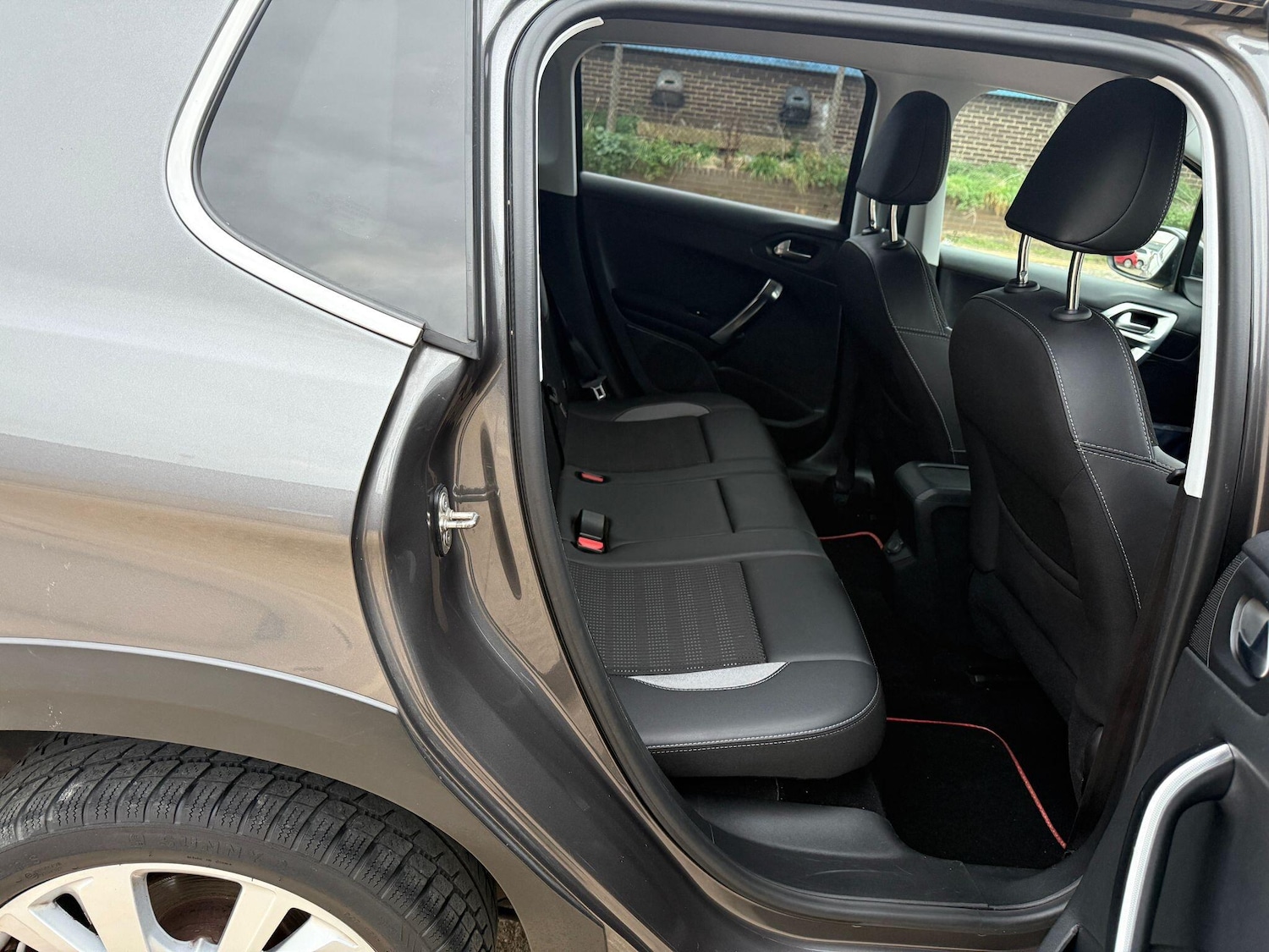 Used Peugeot 2008 2017 for sale - 76094140: Photo 6