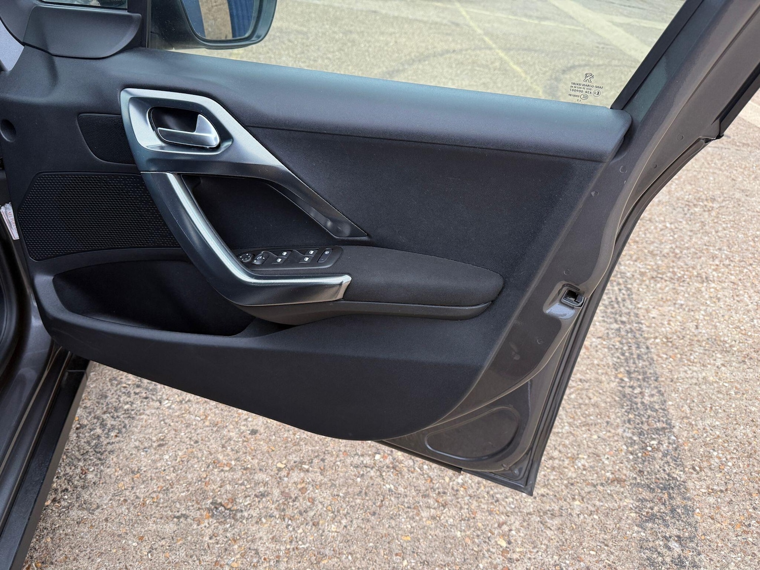 Used Peugeot 2008 2017 for sale - 76094140: Photo 8