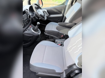 Used Peugeot Partner Tepee 2015 for sale - 77892298: Photo