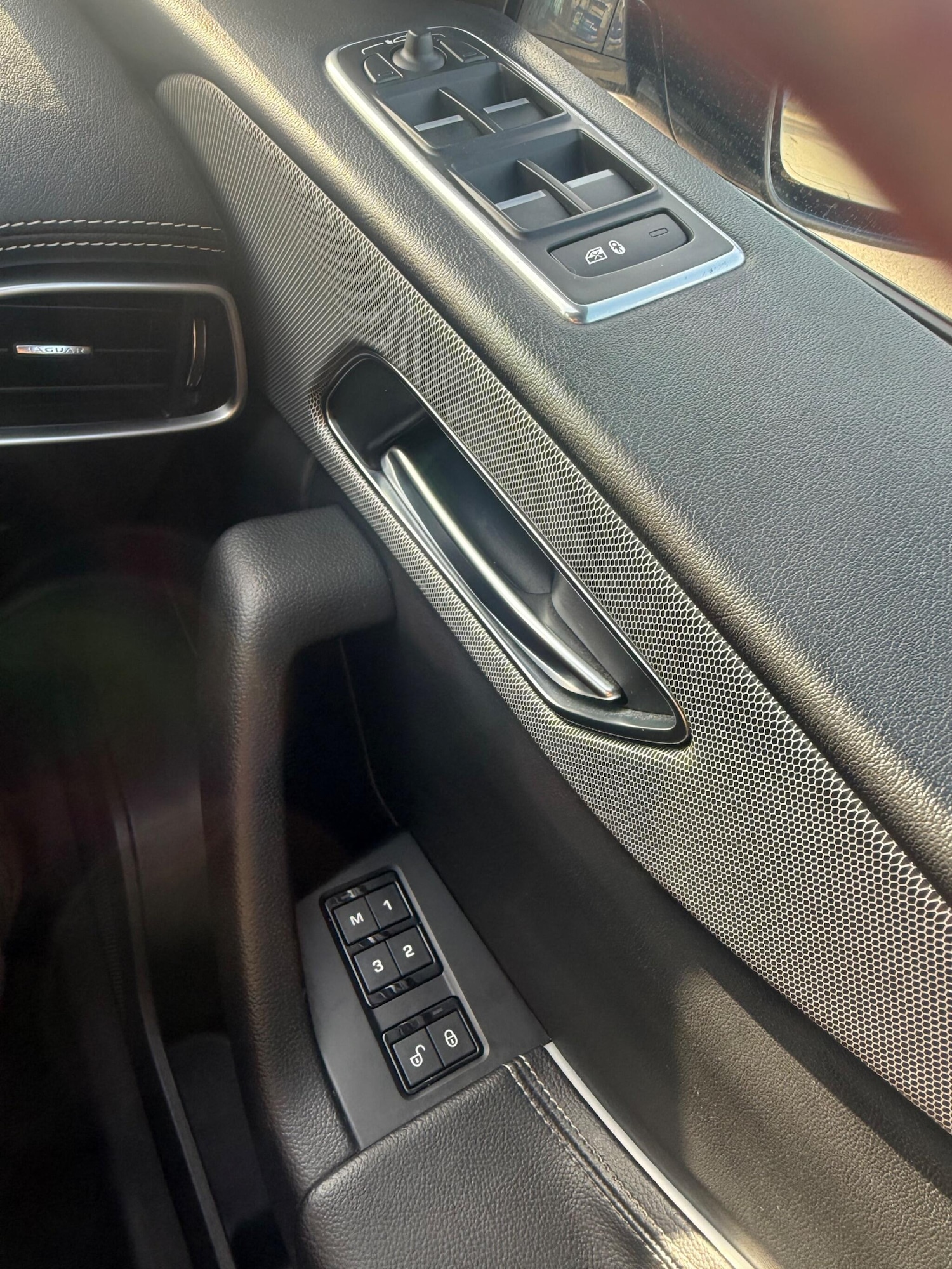 Used Jaguar F-Pace 2017 for sale - 77633383: Photo 27