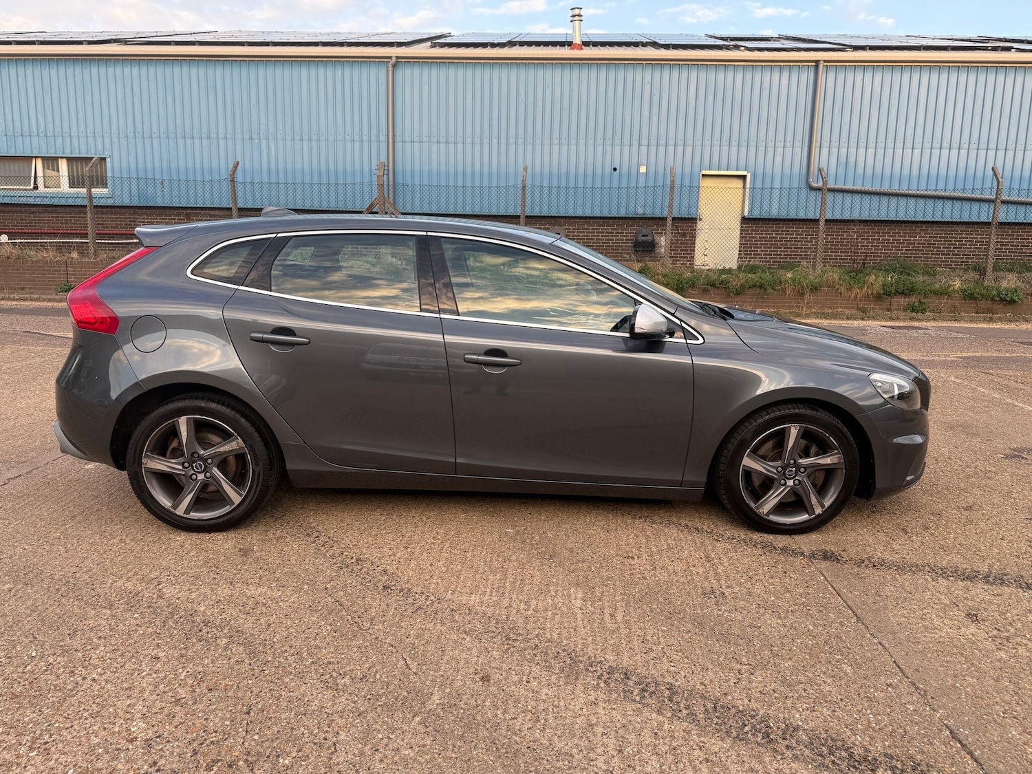 Used Volvo V40 2014 for sale - 76121518: Photo 12