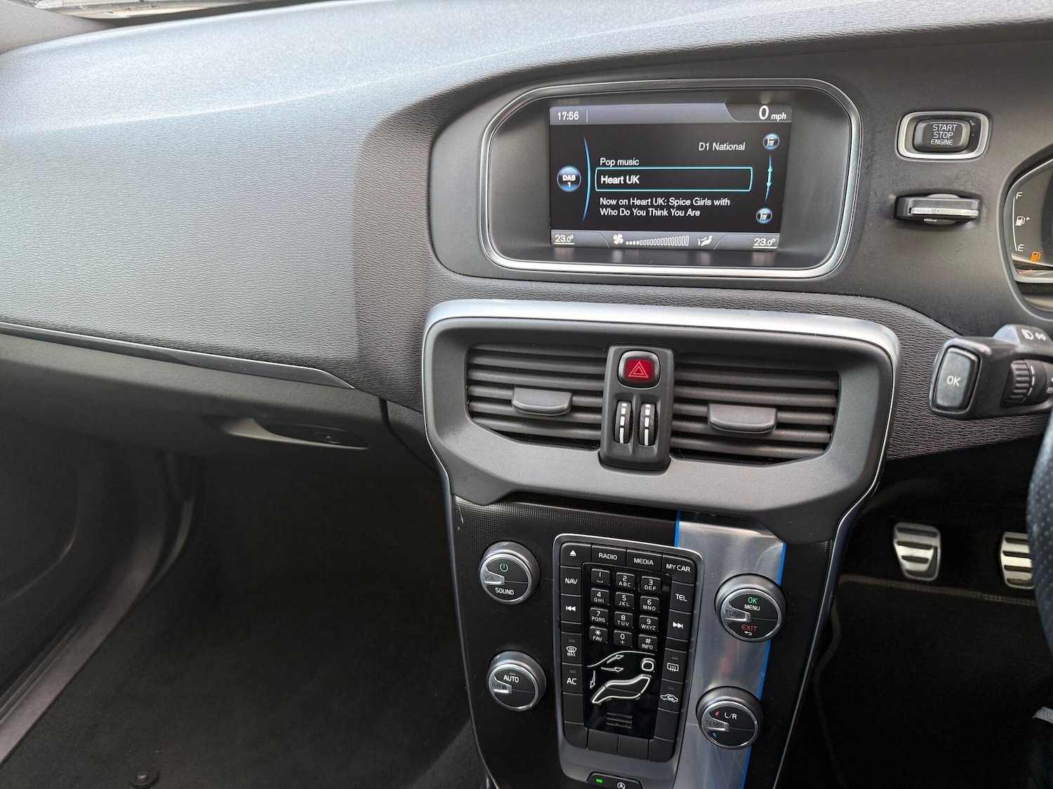 Used Volvo V40 2014 for sale - 76121518: Photo 14