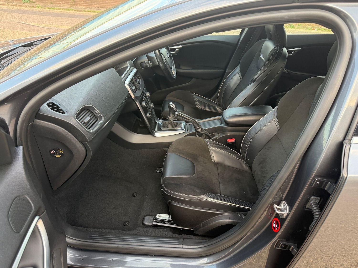 Used Volvo V40 2014 for sale - 76121518: Photo 15