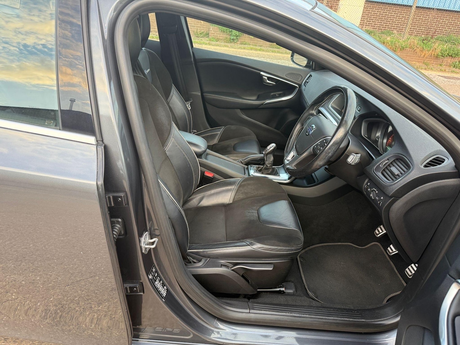 Used Volvo V40 2014 for sale - 76121518: Photo 17