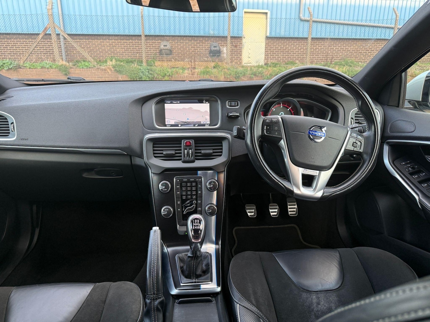 Used Volvo V40 2014 for sale - 76121518: Photo 18