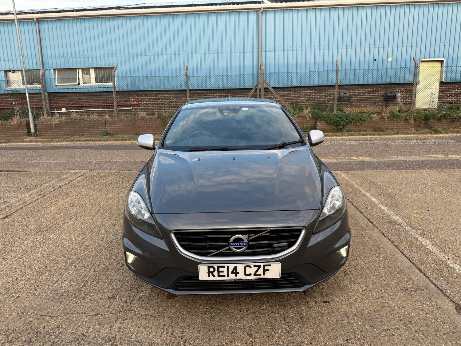 Used Volvo V40 2014 for sale - 76121518: Photo 2
